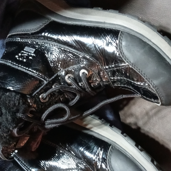 UGG ADIRONDACK BOOTS 6 - Picture 2 of 8